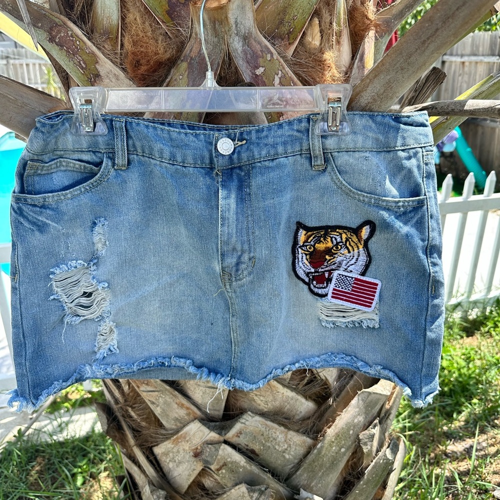 Super sexy denim mini skirt!